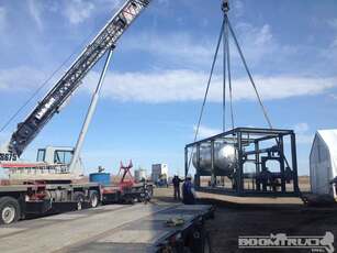 boomtruck-lifting-heavy-equipment